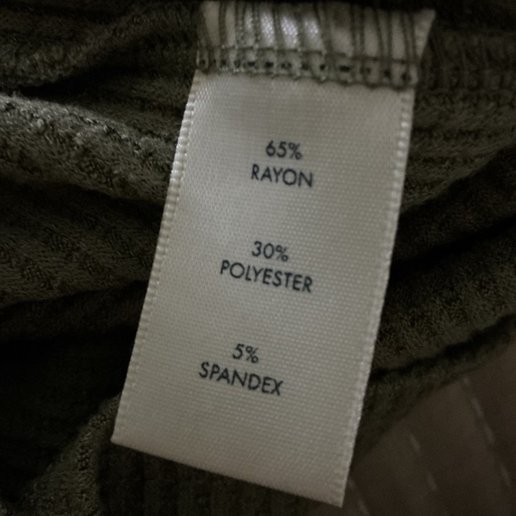 BKE Lace up pieced Waffle knit raw edge color block v-neck top-Olive - Picture 7 of 8